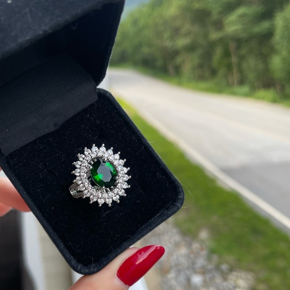 Gorgeous Green Emerald & Diamond s925 Ring - Picture 1 of 3